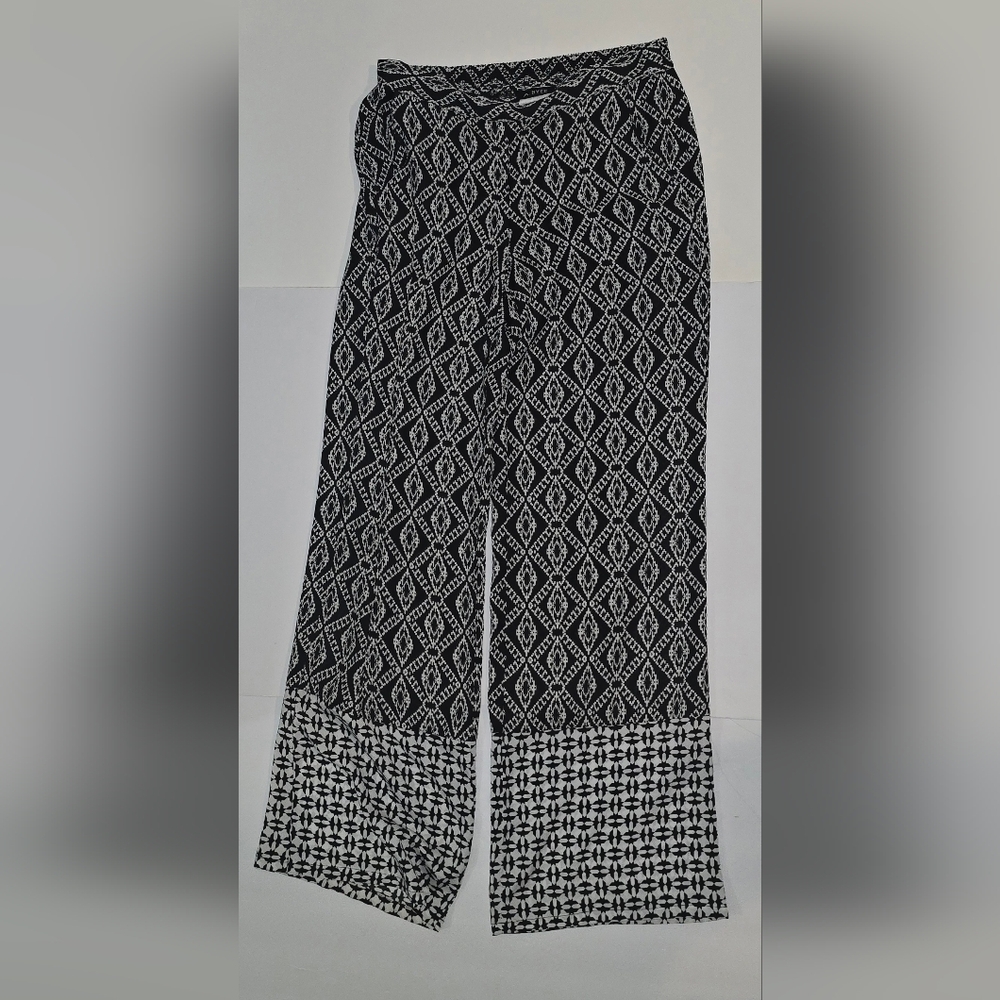 A. Byer Black and White Geometric Wide Leg Pants